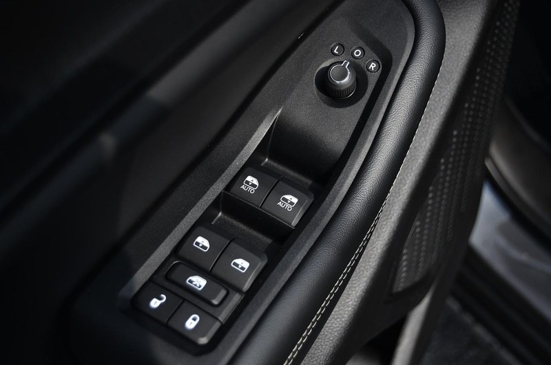 Jeep Grand Cherokee L Vehicle Image 09