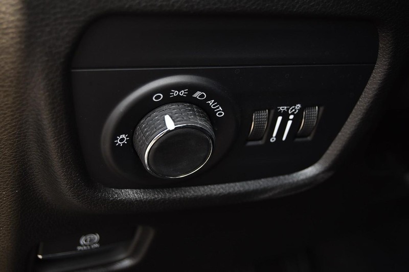 Jeep Grand Cherokee L Vehicle Image 12