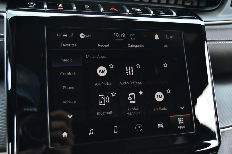 Jeep Grand Cherokee L Vehicle Image 16