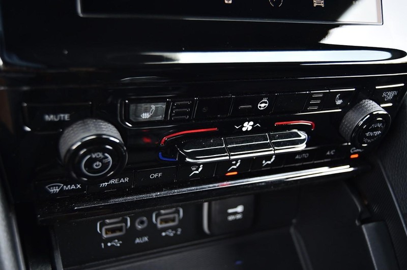 Jeep Grand Cherokee L Vehicle Image 17