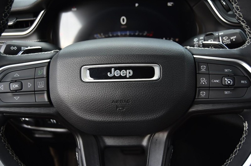 Jeep Grand Cherokee L Vehicle Image 20