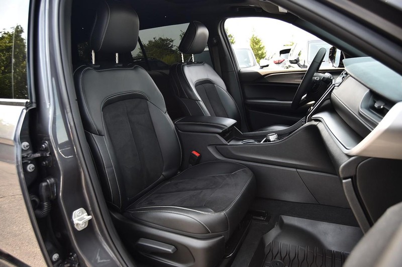 Jeep Grand Cherokee L Vehicle Image 22