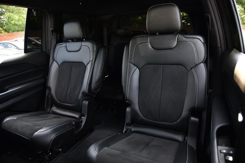 Jeep Grand Cherokee L Vehicle Image 24