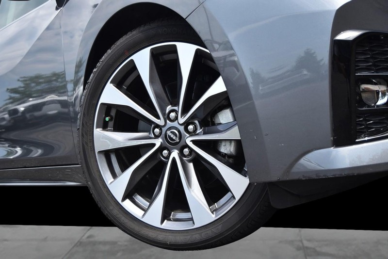 Nissan Maxima Vehicle Image 03