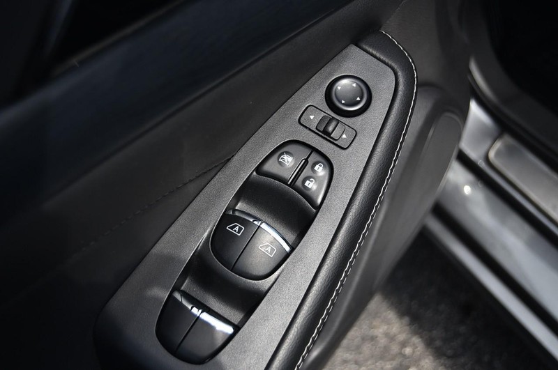 Nissan Maxima Vehicle Image 09