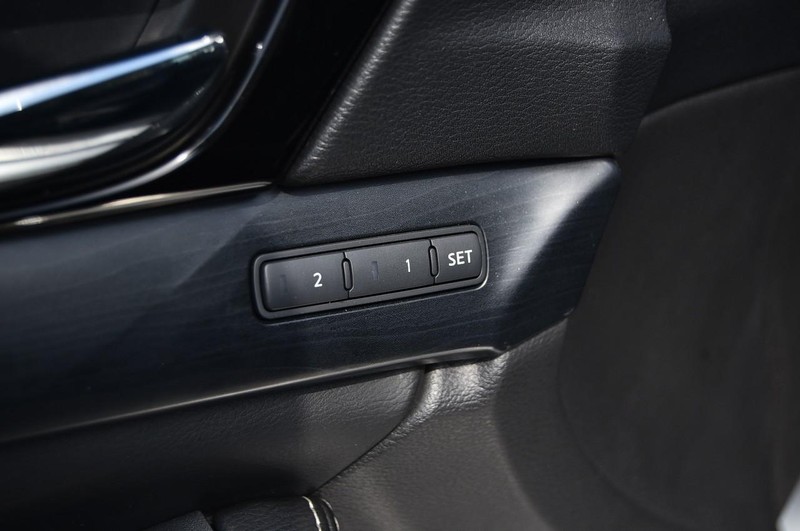 Nissan Maxima Vehicle Image 10