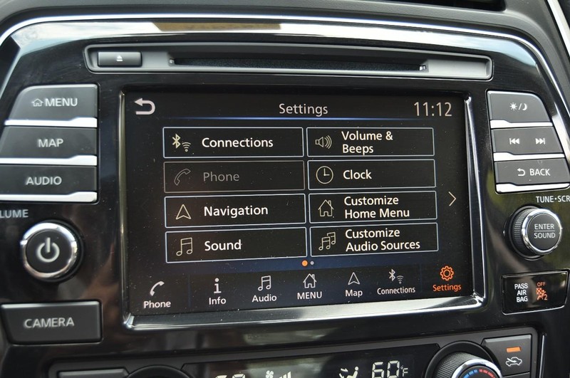 Nissan Maxima Vehicle Image 15