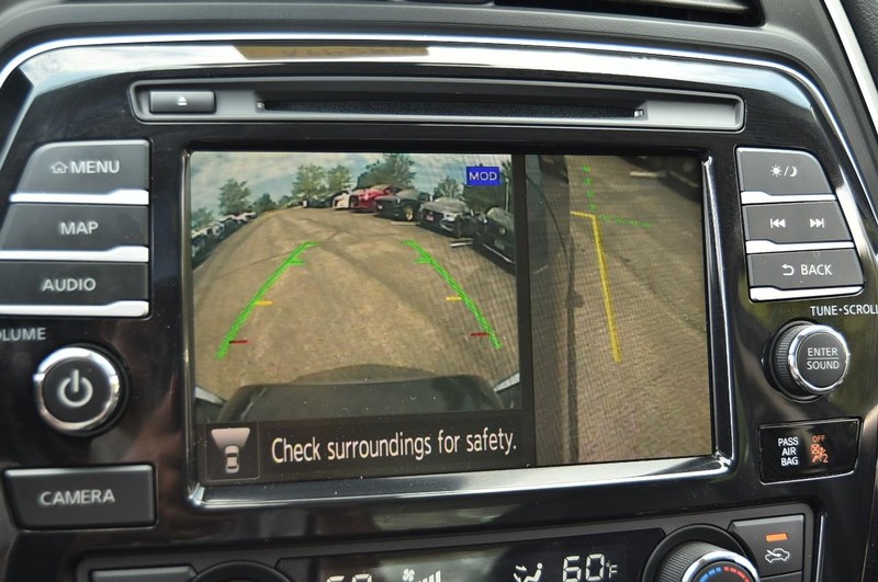 Nissan Maxima Vehicle Image 16