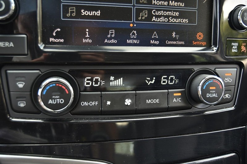 Nissan Maxima Vehicle Image 17