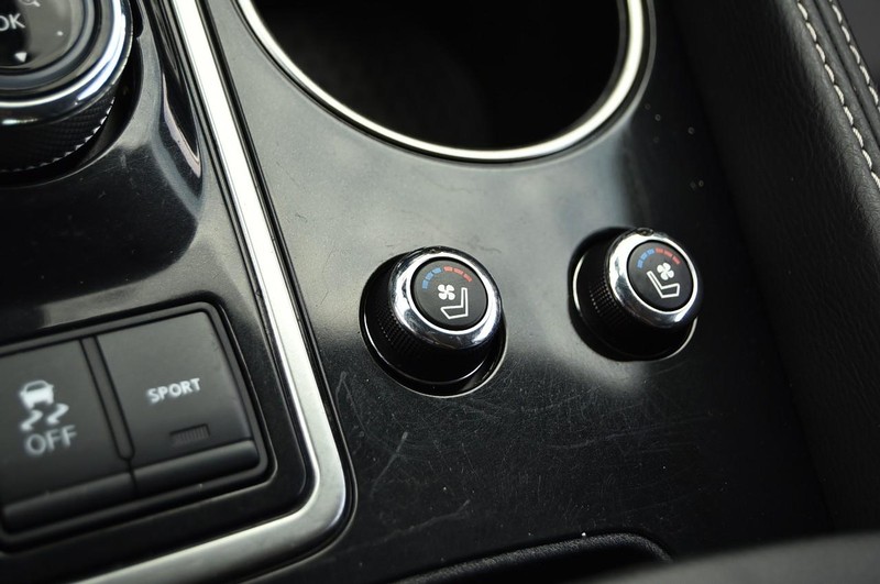 Nissan Maxima Vehicle Image 21