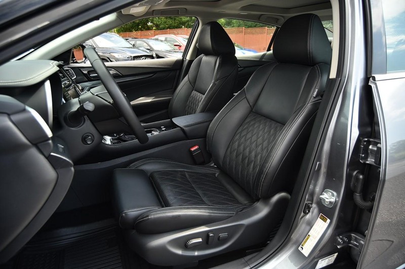 Nissan Maxima Vehicle Image 23