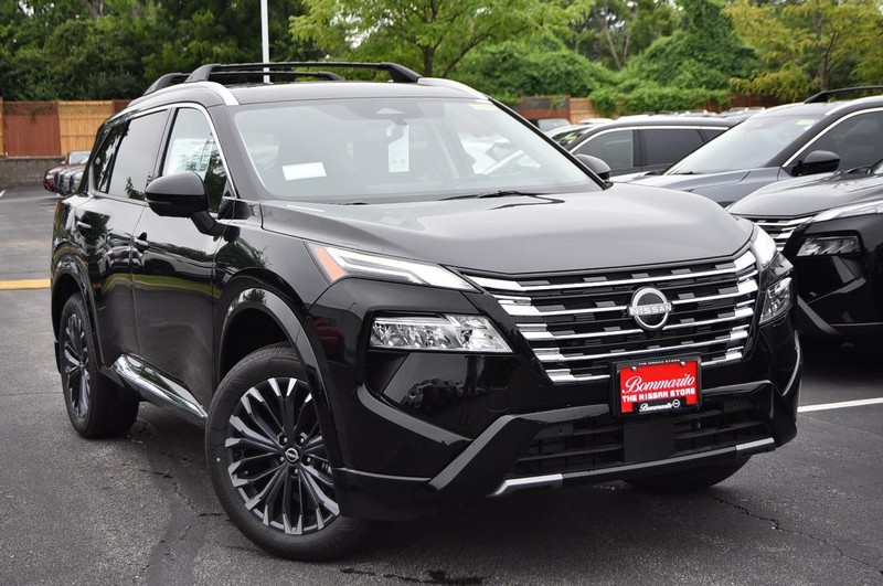 Nissan Rogue Vehicle Image 02