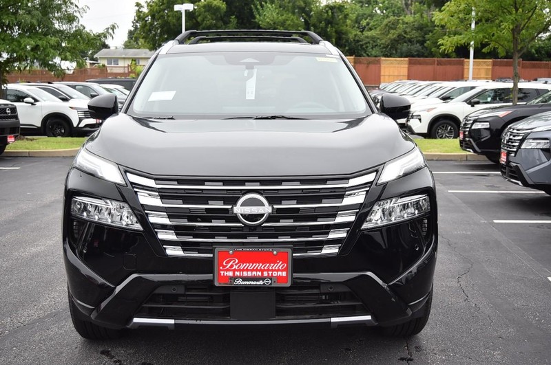 Nissan Rogue Vehicle Image 04