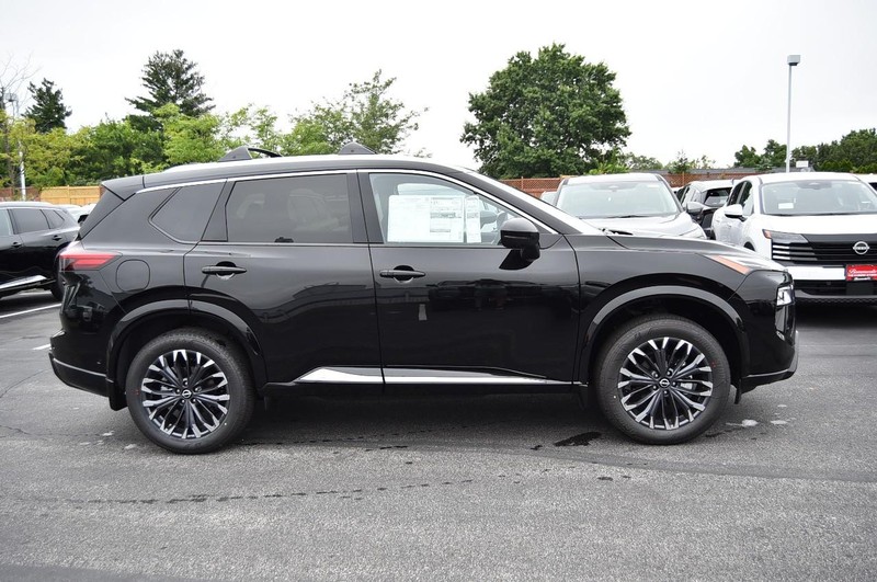 Nissan Rogue Vehicle Image 05