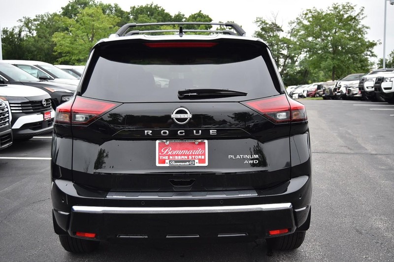 Nissan Rogue Vehicle Image 06