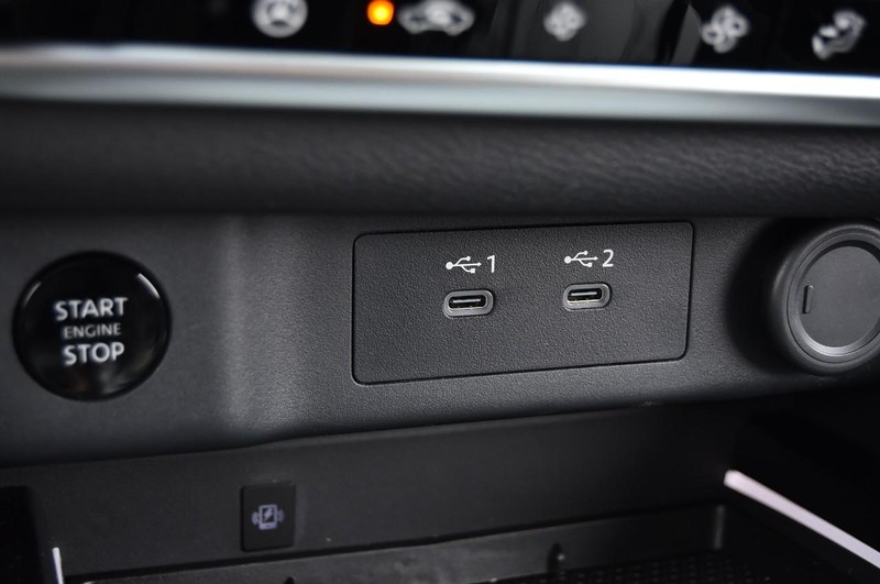 Nissan Rogue Vehicle Image 19