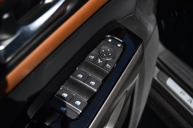 Nissan Pathfinder Vehicle Image 09