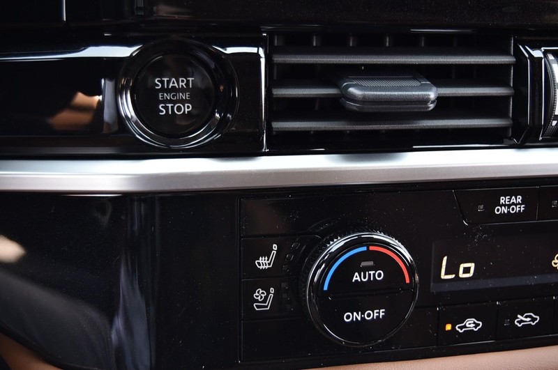 Nissan Pathfinder Vehicle Image 18