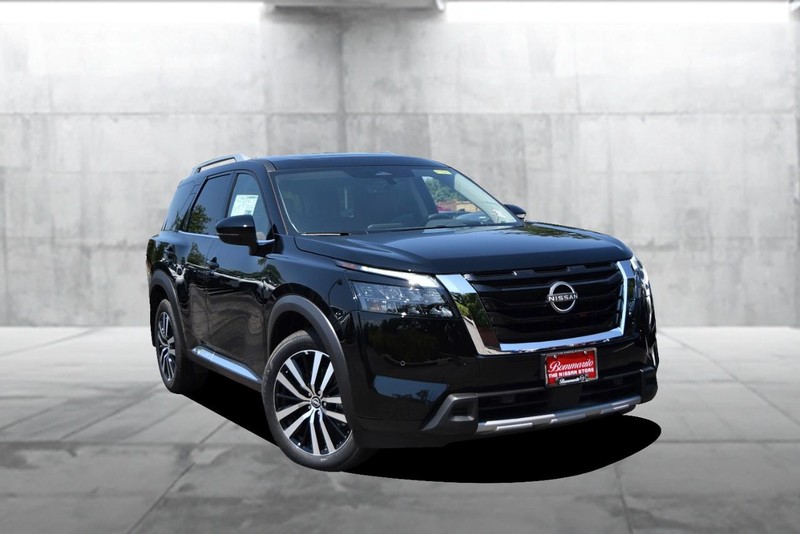 Nissan Pathfinder Vehicle Image 02
