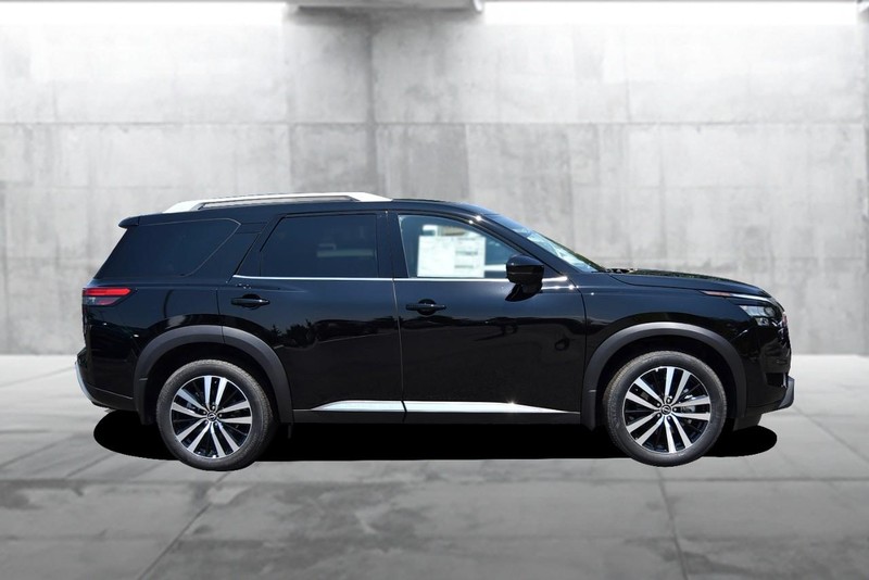 Nissan Pathfinder Vehicle Image 05