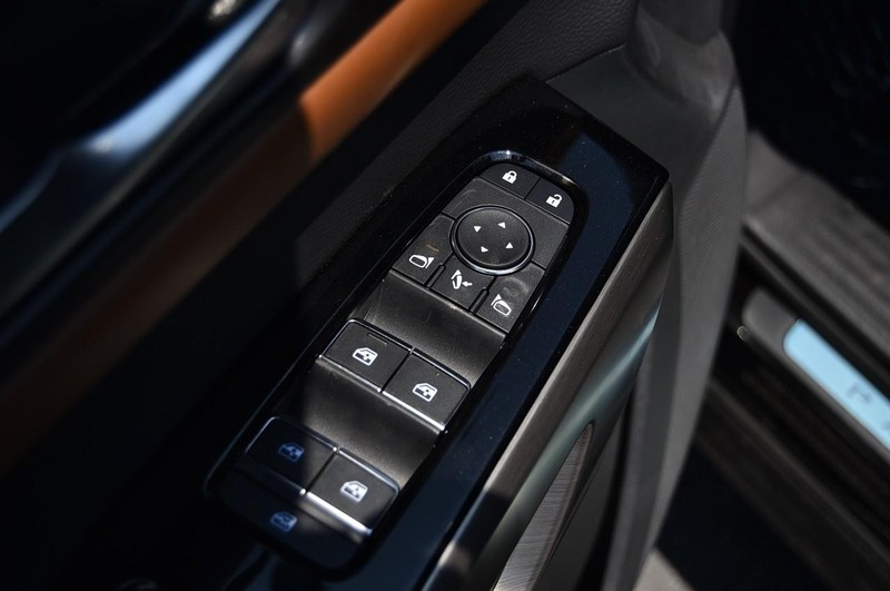 Nissan Pathfinder Vehicle Image 09