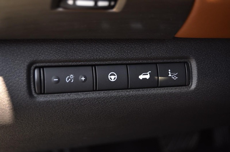 Nissan Pathfinder Vehicle Image 12