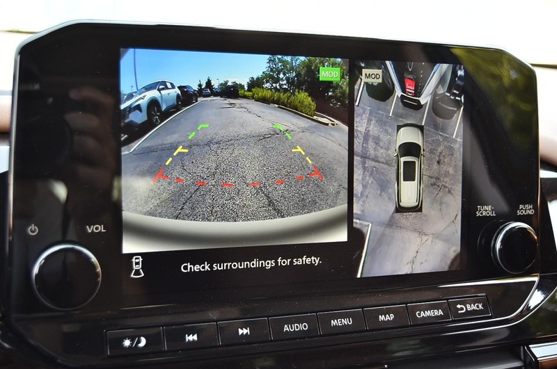Nissan Pathfinder Vehicle Image 14
