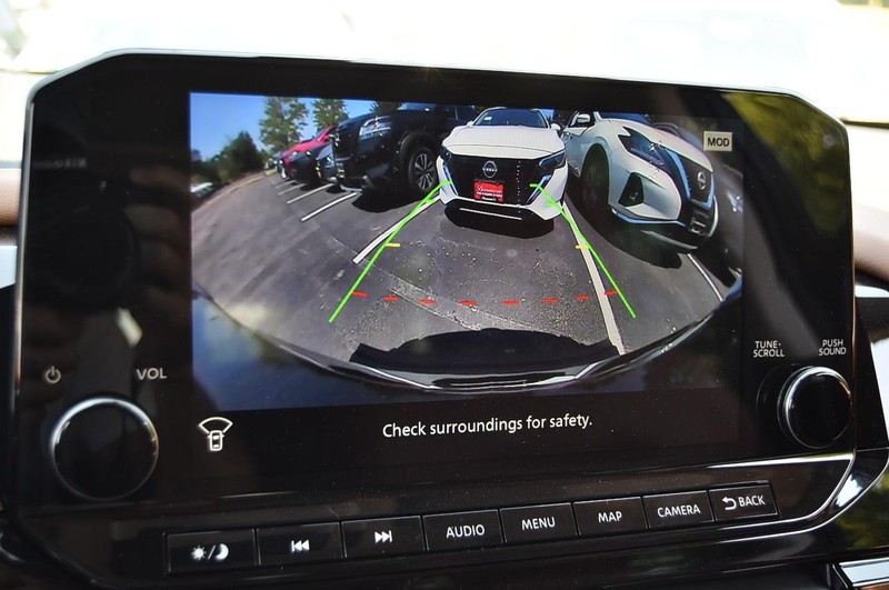 Nissan Pathfinder Vehicle Image 17