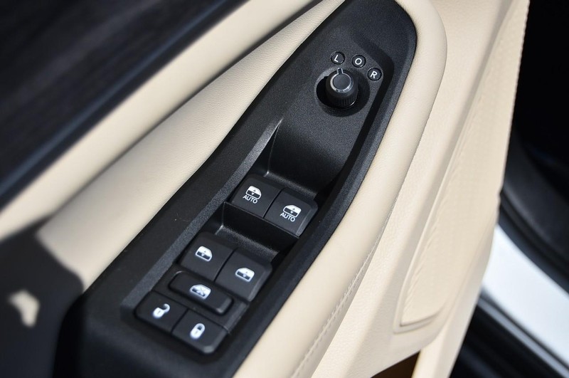 Jeep Grand Cherokee Vehicle Image 09