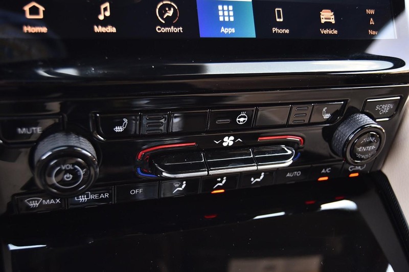 Jeep Grand Cherokee Vehicle Image 17