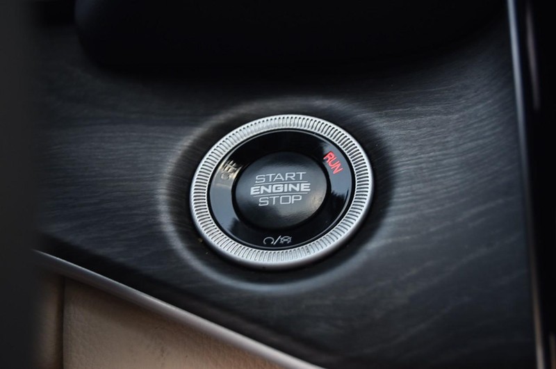 Jeep Grand Cherokee Vehicle Image 20