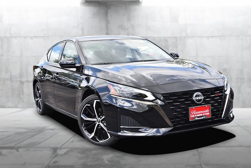 Nissan Altima Vehicle Image 02