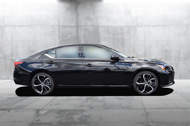 Nissan Altima Vehicle Image 05