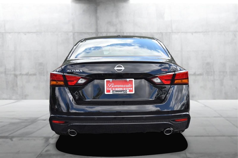 Nissan Altima Vehicle Image 06