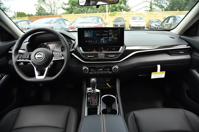 Nissan Altima Vehicle Image 08