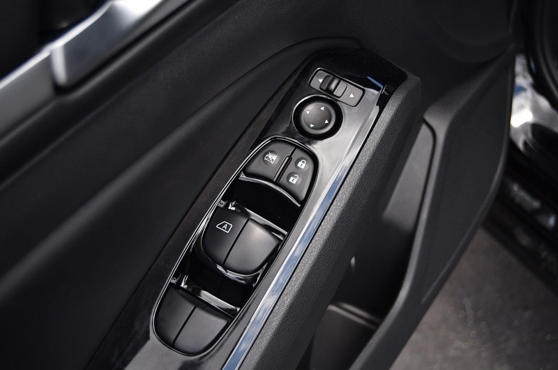 Nissan Altima Vehicle Image 09