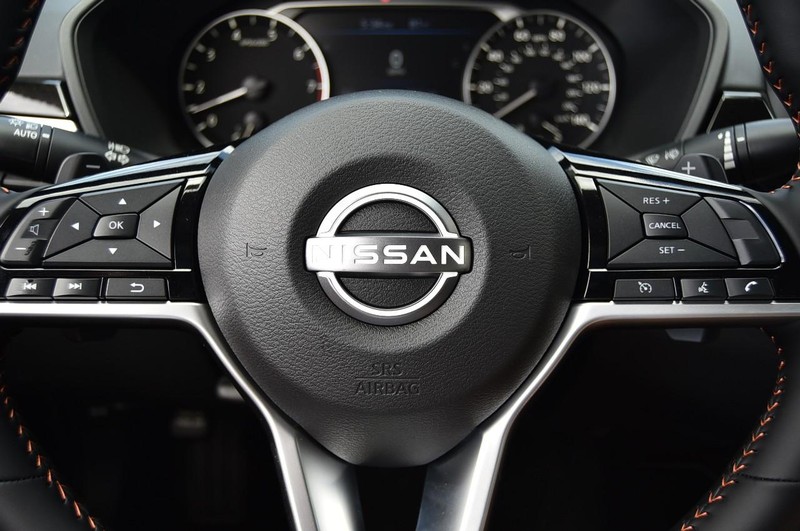 Nissan Altima Vehicle Image 18