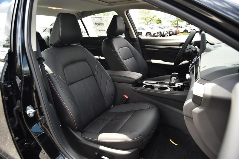 Nissan Altima Vehicle Image 20