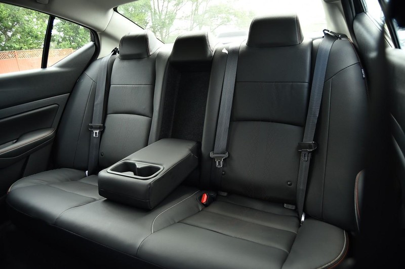 Nissan Altima Vehicle Image 22