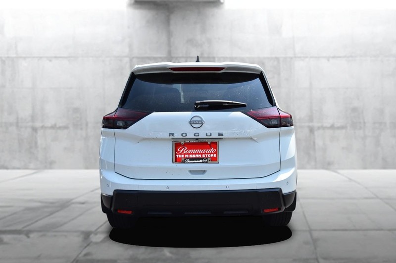 Nissan Rogue Vehicle Image 06
