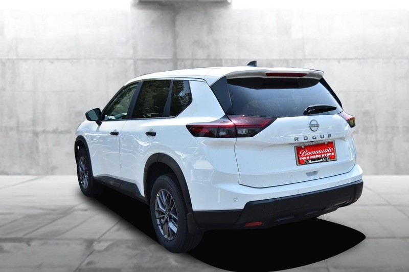 Nissan Rogue Vehicle Image 07