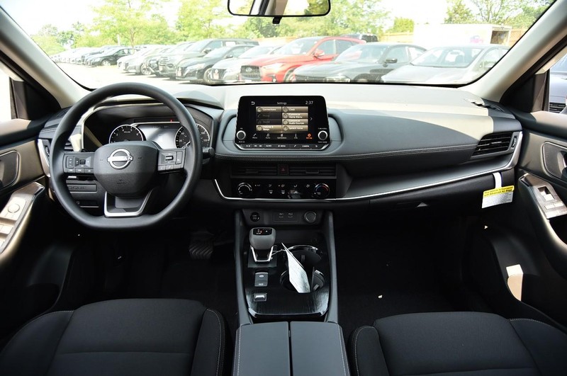 Nissan Rogue Vehicle Image 08