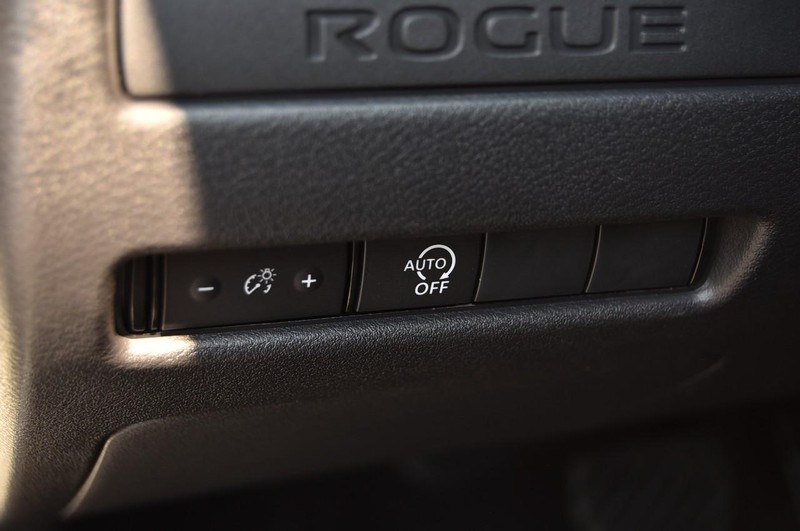 Nissan Rogue Vehicle Image 11