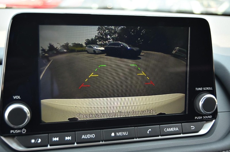 Nissan Rogue Vehicle Image 13