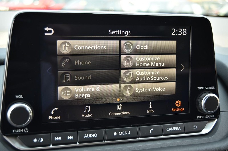 Nissan Rogue Vehicle Image 14