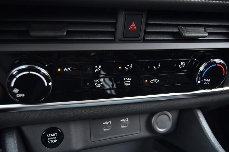 Nissan Rogue Vehicle Image 15