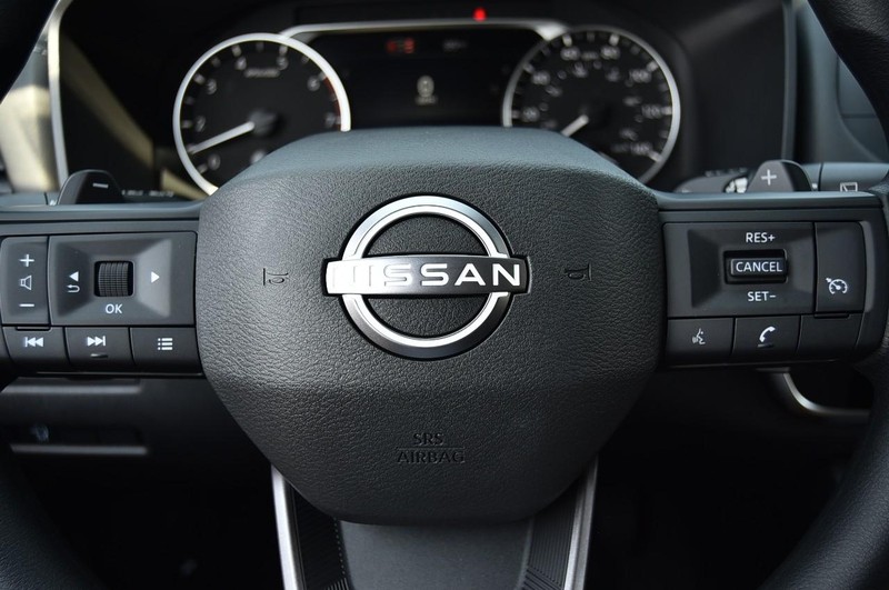 Nissan Rogue Vehicle Image 18