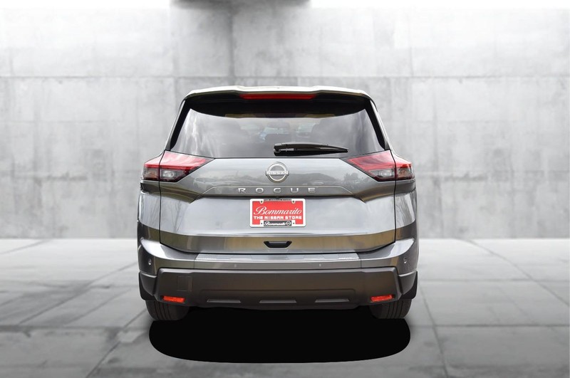 Nissan Rogue Vehicle Full-screen Gallery Image 6