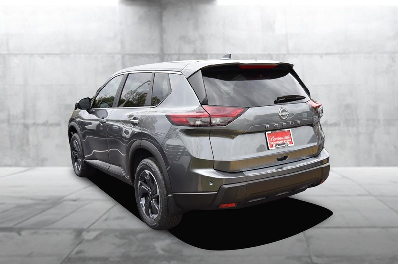 Nissan Rogue Vehicle Full-screen Gallery Image 7