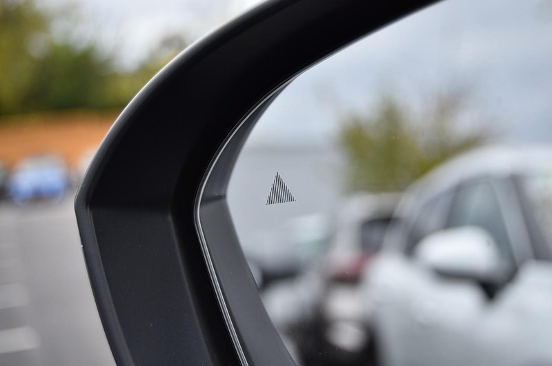 Nissan Rogue Vehicle Full-screen Gallery Image 10